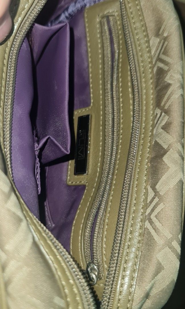 TUMI Luxury Bag (Category: Sling Bags) located in Quezon City. Submitted by drmarkjansen (Listing ID 1270025170, Image 2). Description: Tumi Sling Unisex Bag Bought for 175$ in US 8x9x3 inches.