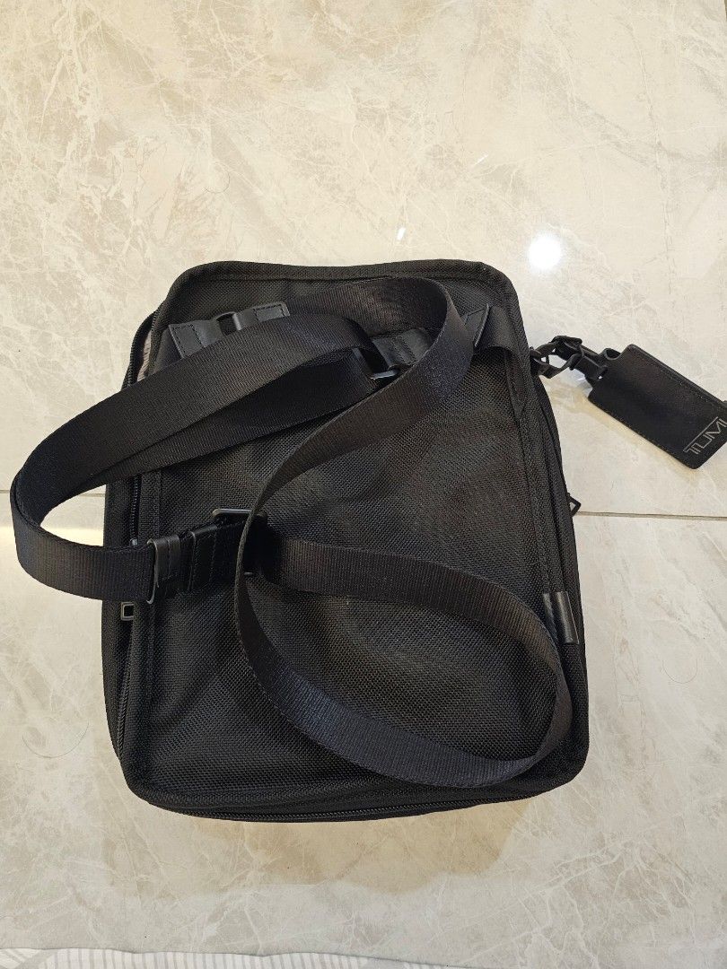 Tumi Organizer Travel Tote, Men's Fashion, Bags, Sling Bags on Carousell