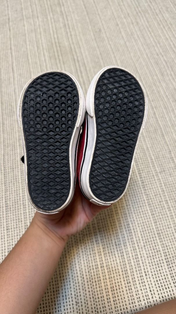 Black vans 2025 with red bottoms