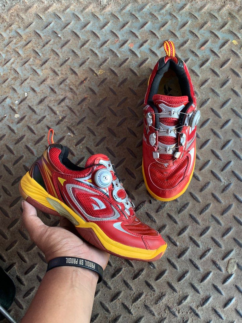 Vitro Badminton Shoes Size 37