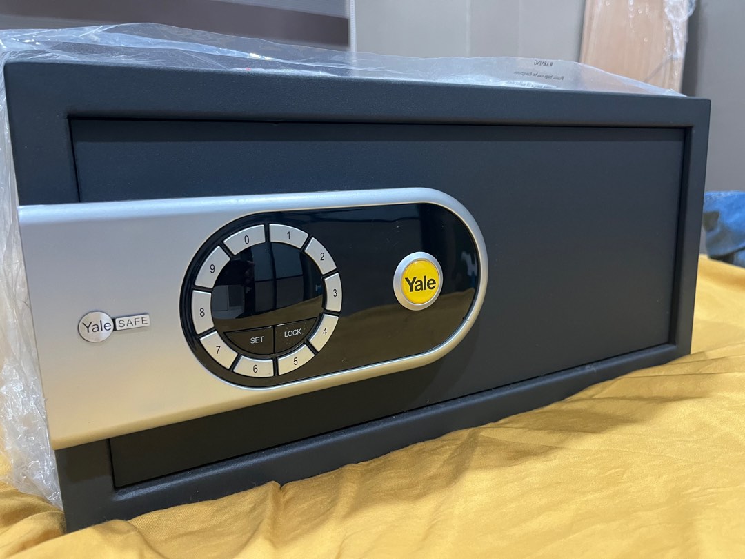 YALE SAFE LOCK YSEL/200/EG7, Furniture & Home Living, Security & Locks