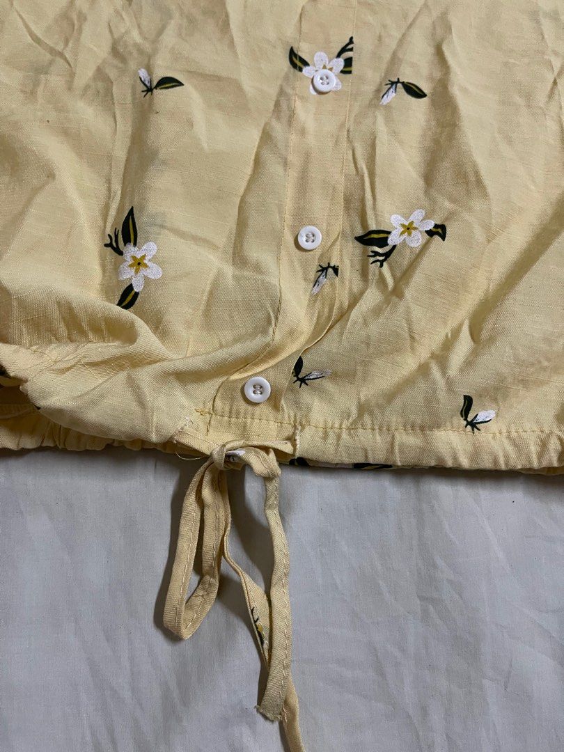 Yellow Blouse Tie Shirt Square Neck Top (Category: Blouses) located in Quezon City. Submitted by cerissacollection (Listing ID 1269957334, Image 2). Description: Preloved but never used Unbranded Has tie for waist RFS: decluttering Buy 2 or more, get discount 💸.