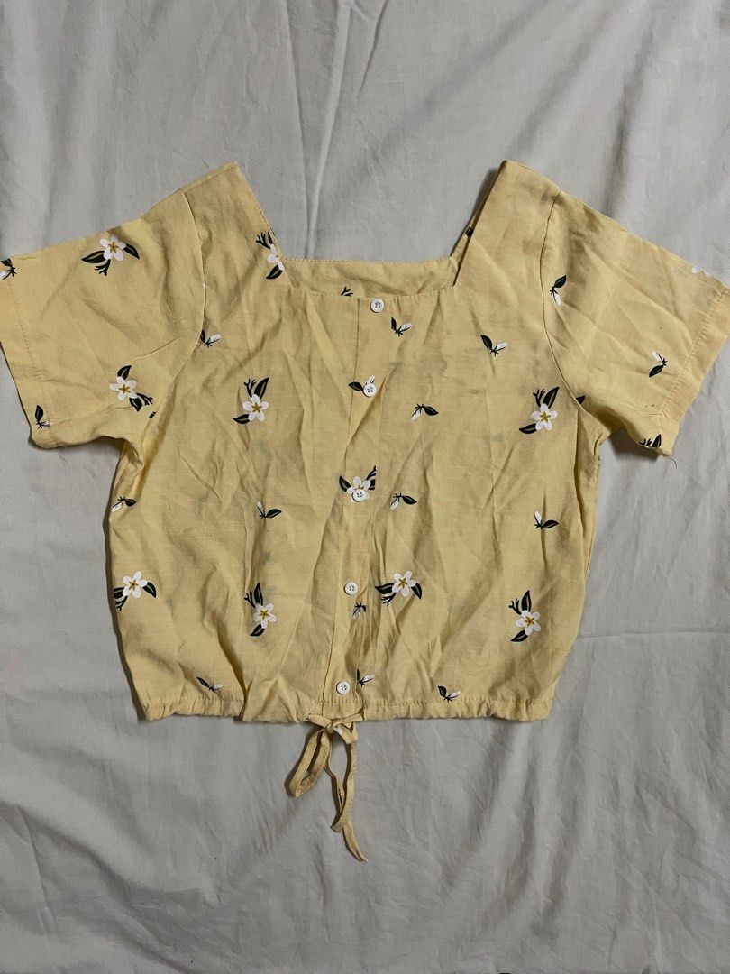Yellow Blouse Tie Shirt Square Neck Top (Category: Blouses) located in Quezon City. Submitted by cerissacollection (Listing ID 1269957334, Image 1). Description: Preloved but never used Unbranded Has tie for waist RFS: decluttering Buy 2 or more, get discount 💸.