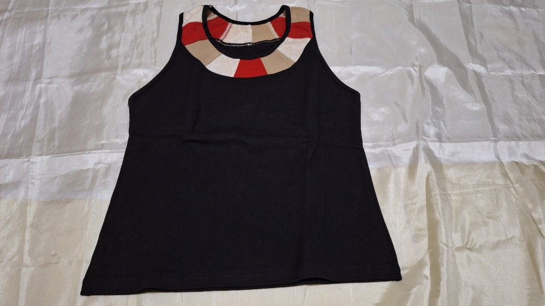 Yuo can see Baju senam Baju Aerobic Baju Olahraga Fesyen Wanita Pakaian Wanita Atasan di Carousell