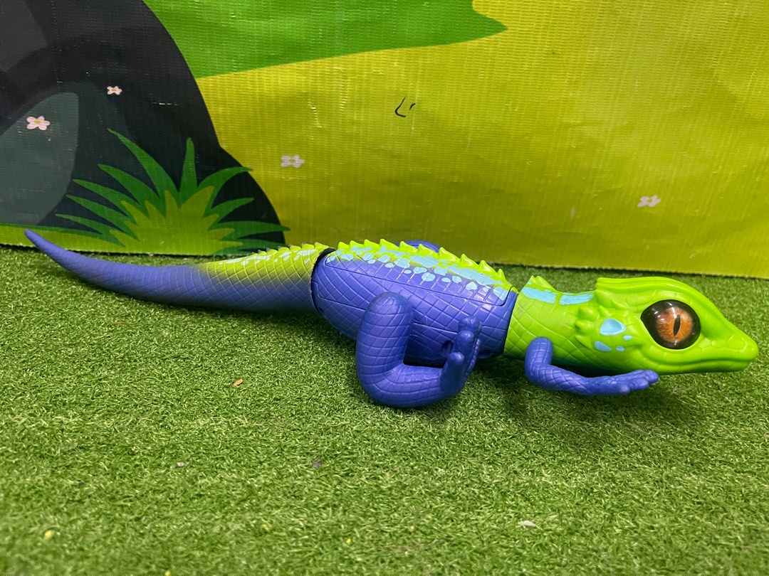 Zuru robo new arrivals alive lizard blue