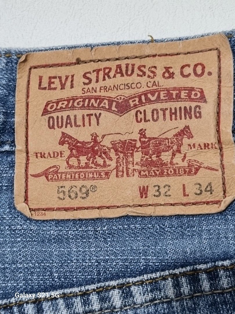 Levi store size 33