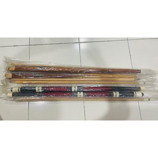 撞球桿台灣製 全新核桃色/黑色高級素面撞球桿 未使用 大出清 撞球杆.撞球竿.單支$650，四支全購買誠可議😊