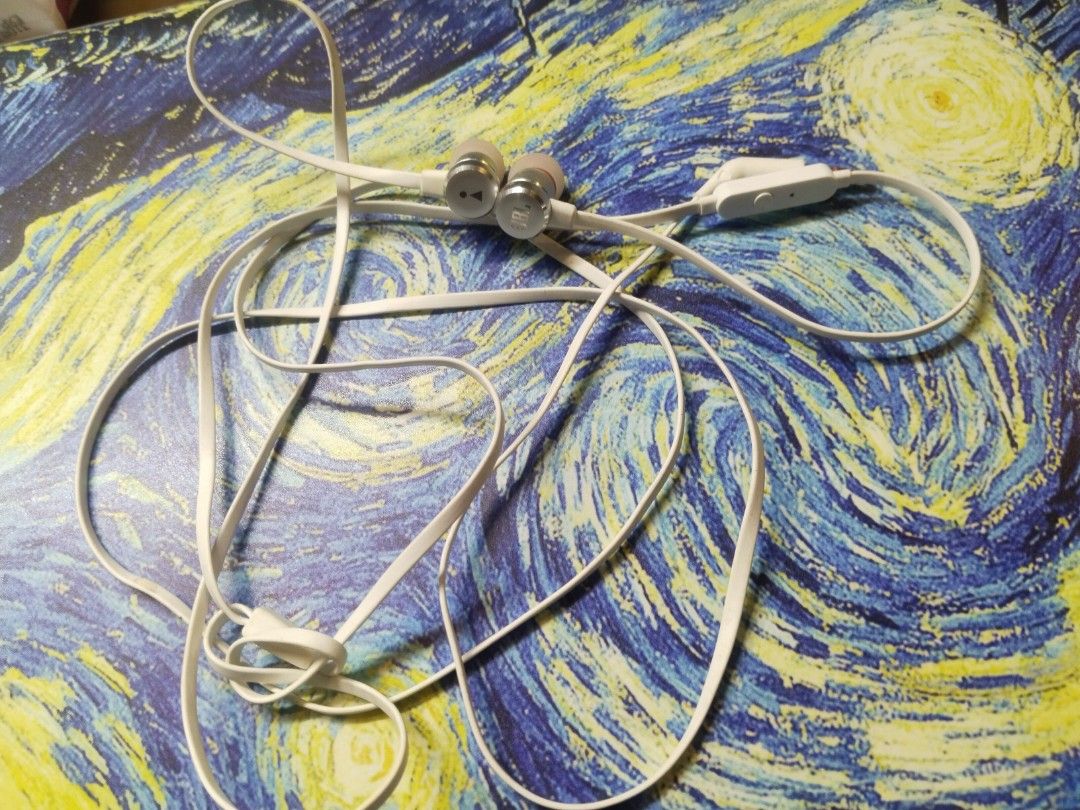 Affordable JBL earphones 😮😍👌 (Category: Earphones) located in Bulacan. Submitted by afford.japan (Listing ID 1270091310, Image 1). Description: Affordable JBL earphones 😮😍👌.