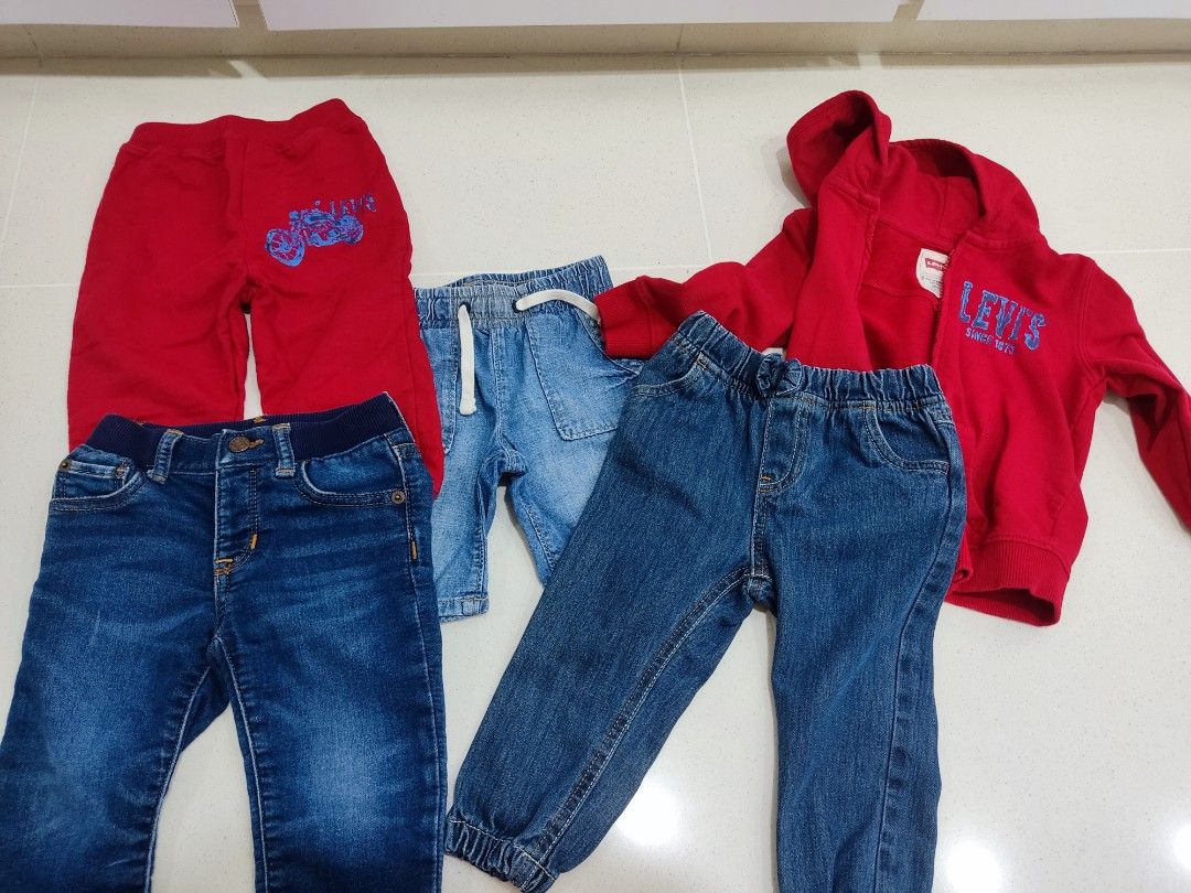 Does the gap sell levis online
