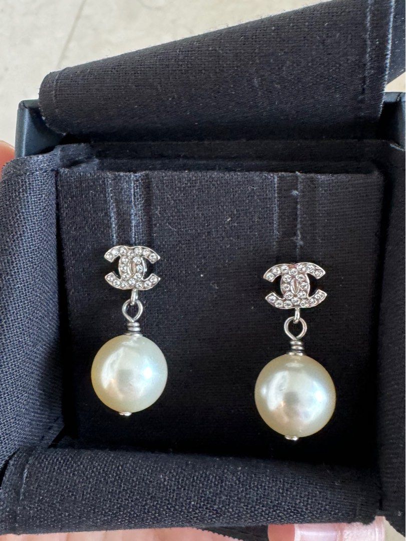 Cc pearl deals earrings