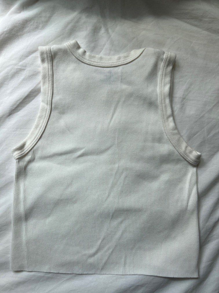 brandy melville connor ribbed tank, Women's Fashion, Tops, Sleeveless ...