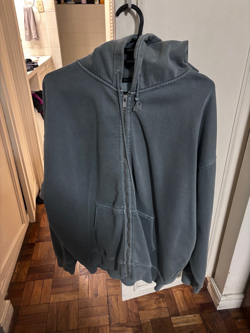 Brandy Melville Oversized Hoodie, Women's Fashion, Coats, Jackets and  Outerwear on Carousell