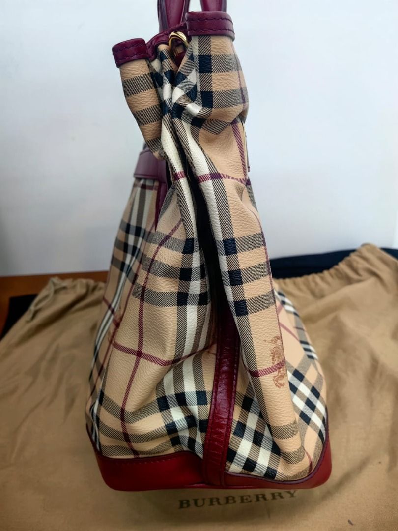Burberry haymarket 2025 tote medium