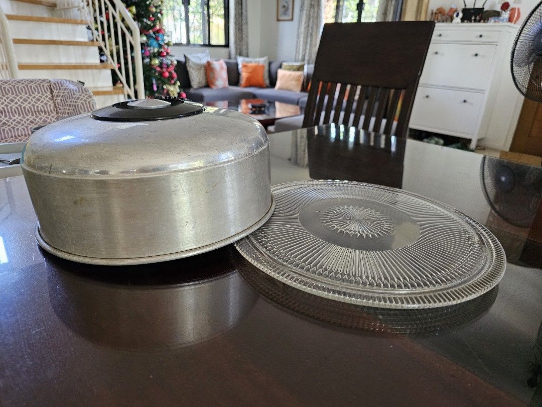 Cake serving platter with cover (Category: Bakeware) located in Manila. Submitted by great_buys (Listing ID 1270131371, Image 3). Description: Glass cake/pastry serving platter with aluminum cover..