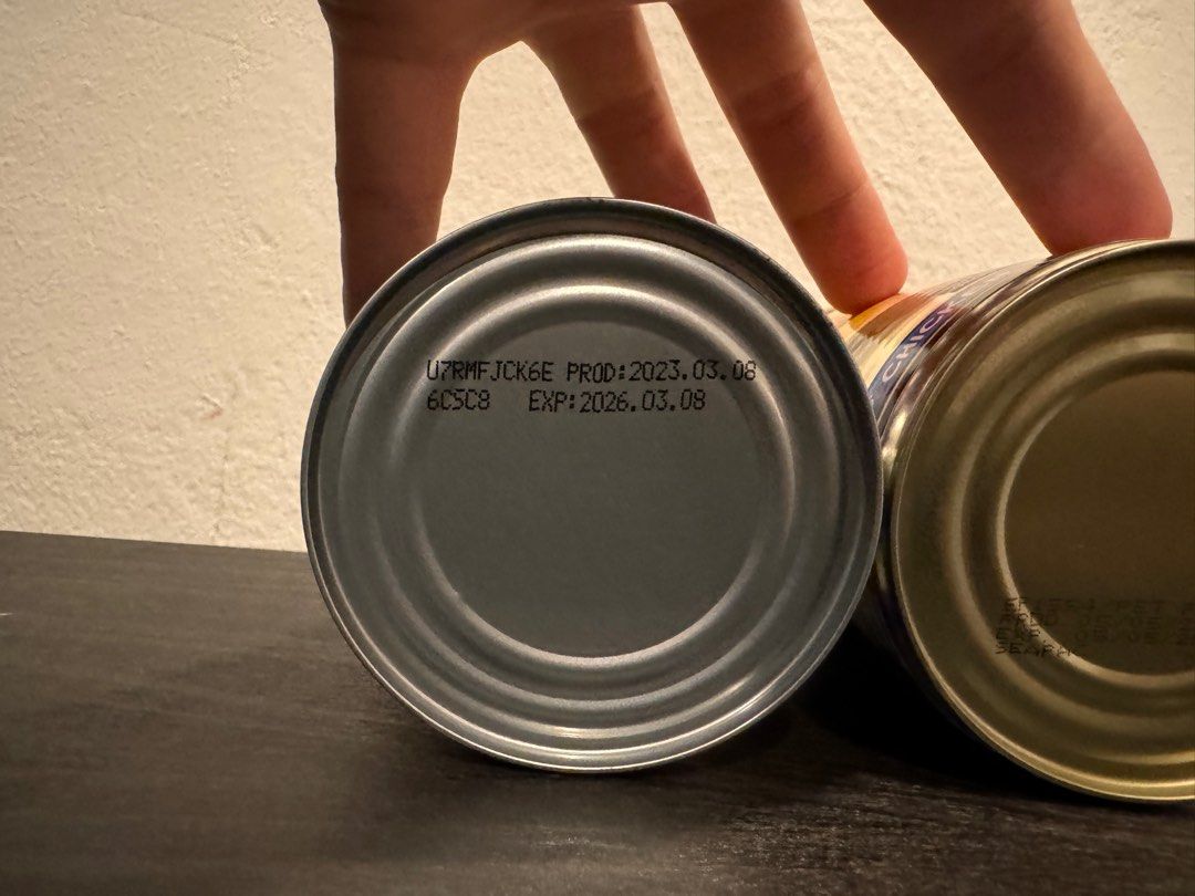 Cat food 2 cans (Pos only) kuching, Pet Supplies, Pet Food on Carousell