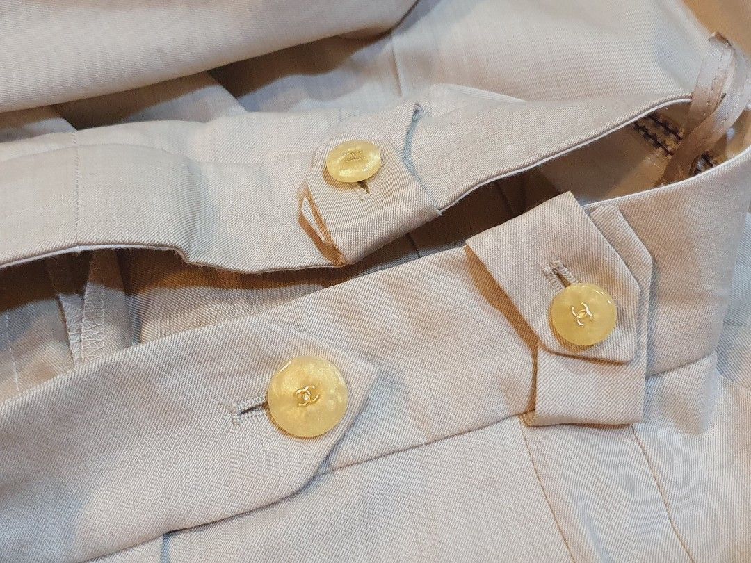 Chanel 香奈兒正品99P 渲染黃鈕扣零件雙C logo 共6顆一起賣(羊毛材質褲