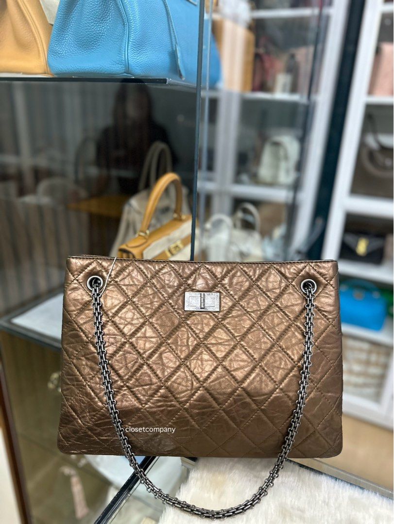 Chanel quilted discount calfskin leather handbag