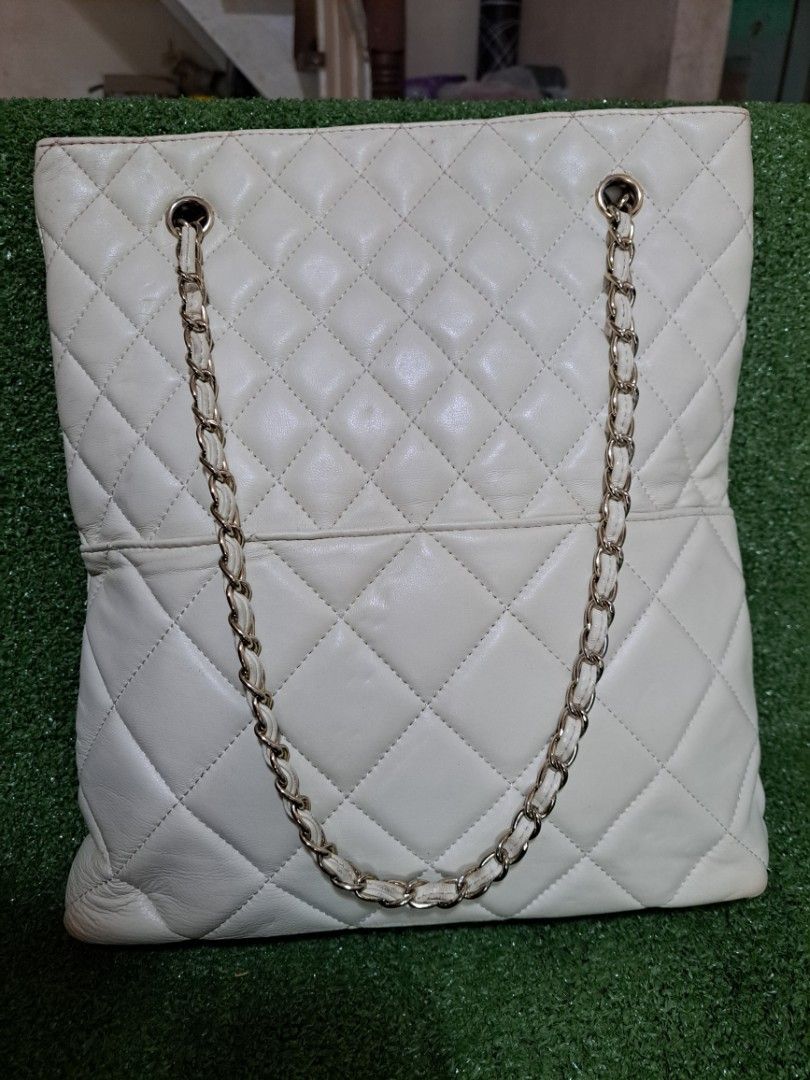 Chanel white (Category: Luxury Bags & Wallets) located in Batangas. Submitted by venus232nd (Listing ID 1270137619, Image 2). Description: with holo sticker.