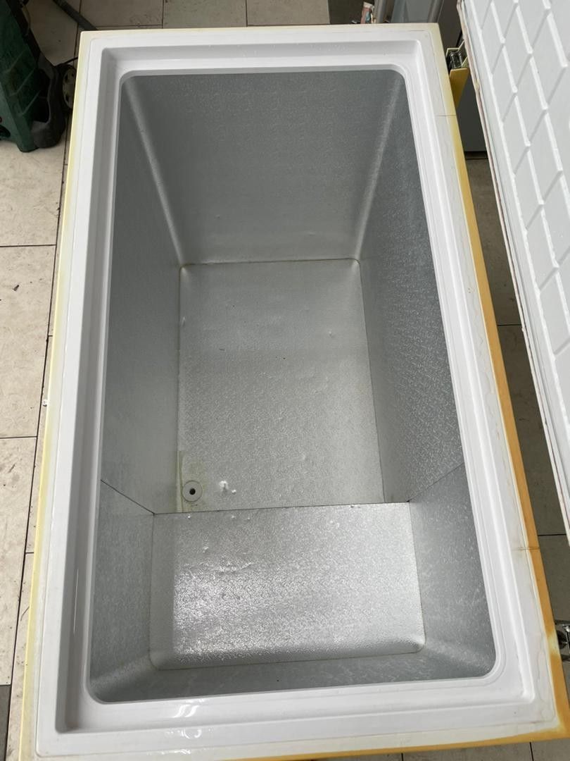 Chest freezer jenama elba 310 ltrs, TV & Home Appliances, Kitchen