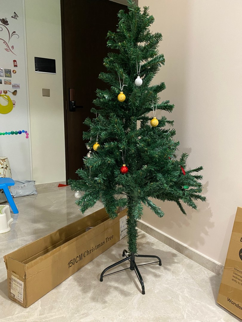 Christmas Tree, Furniture & Home Living, Home Decor, Other Home Decor on Carousell