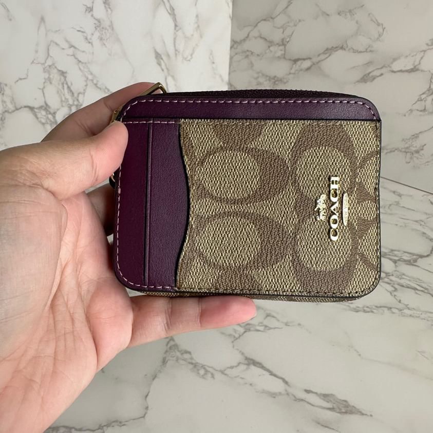 Coach Zip Card Case, Luxury, Bags & Wallets on Carousell