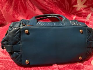(Category: ) located in . Submitted by Declutterbags (Listing ID 1270182140, Image 1). Description: .
