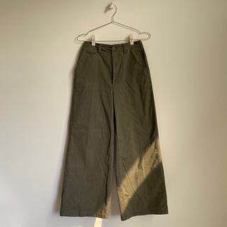GU 軍綠高腰寬褲