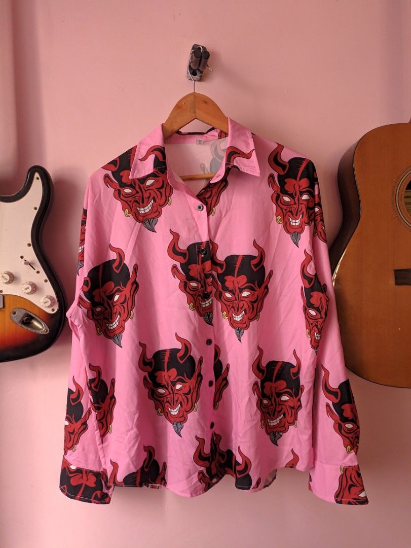 Harajuku devil longsleeve (Category: Longsleeves) located in Taguig. Submitted by dropthatstuffph (Listing ID 1270140703, Image 2). Description: Size: onesize with minimal pen stain.