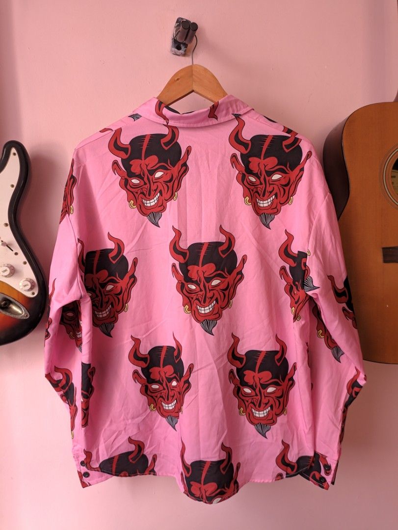 Harajuku devil longsleeve (Category: Longsleeves) located in Taguig. Submitted by dropthatstuffph (Listing ID 1270140703, Image 3). Description: Size: onesize with minimal pen stain.