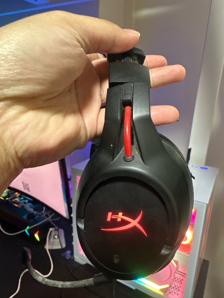 HyperX Cloud Flight (Category: Headphones & Headsets) located in Singapore. Submitted by sixfeetunder94 (Listing ID 1270212653, Image 2). Description: Pre Loved HyperX Cloud Flight Wireless minimal wear and have swapped the earmuffs to something more comfy and resistant to Singapore’s humidity! I’ve already changed the headband and earmuffs to make sure it feels new! see pictures comes with dongle and charging cable! misplaced the box but will pr