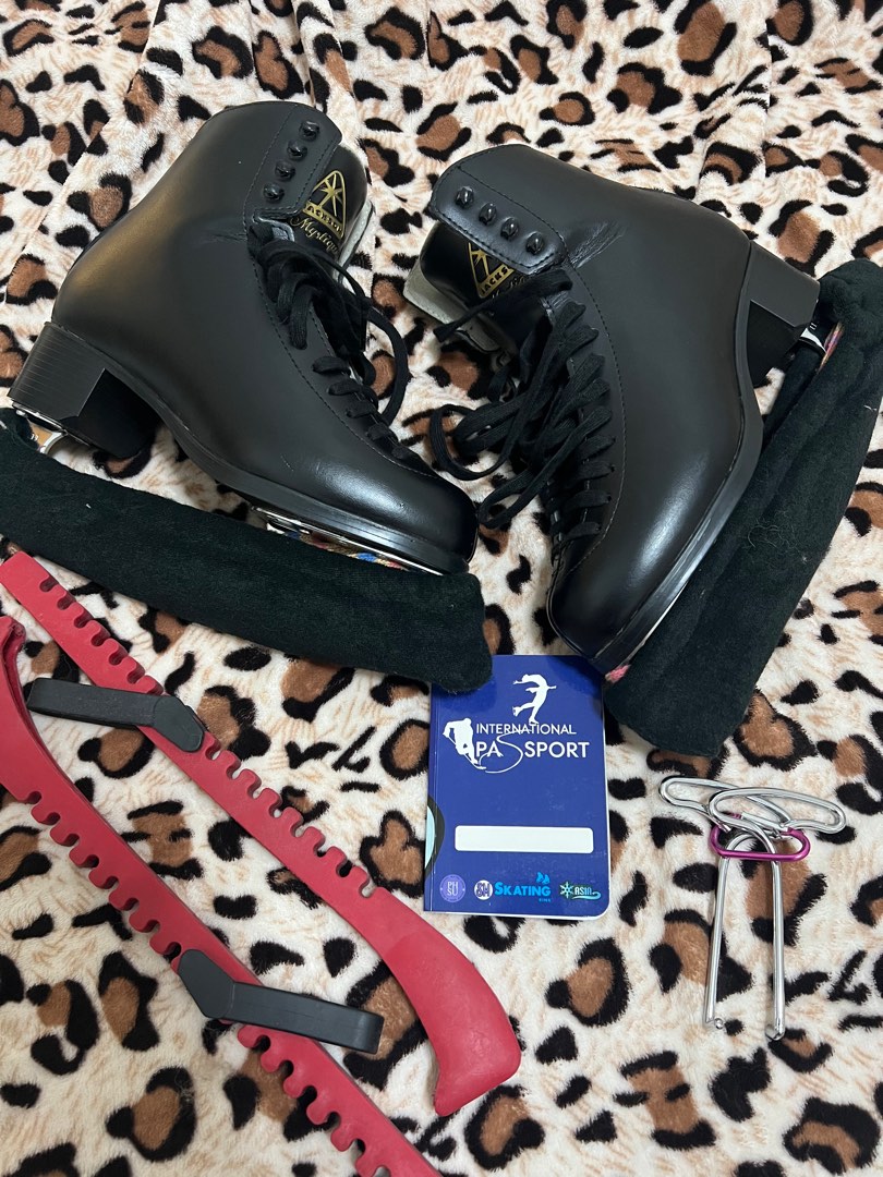 Ice skating Shoes, Sports Equipment, Sports & Games, Skates, Rollerblades & Scooters on Carousell
