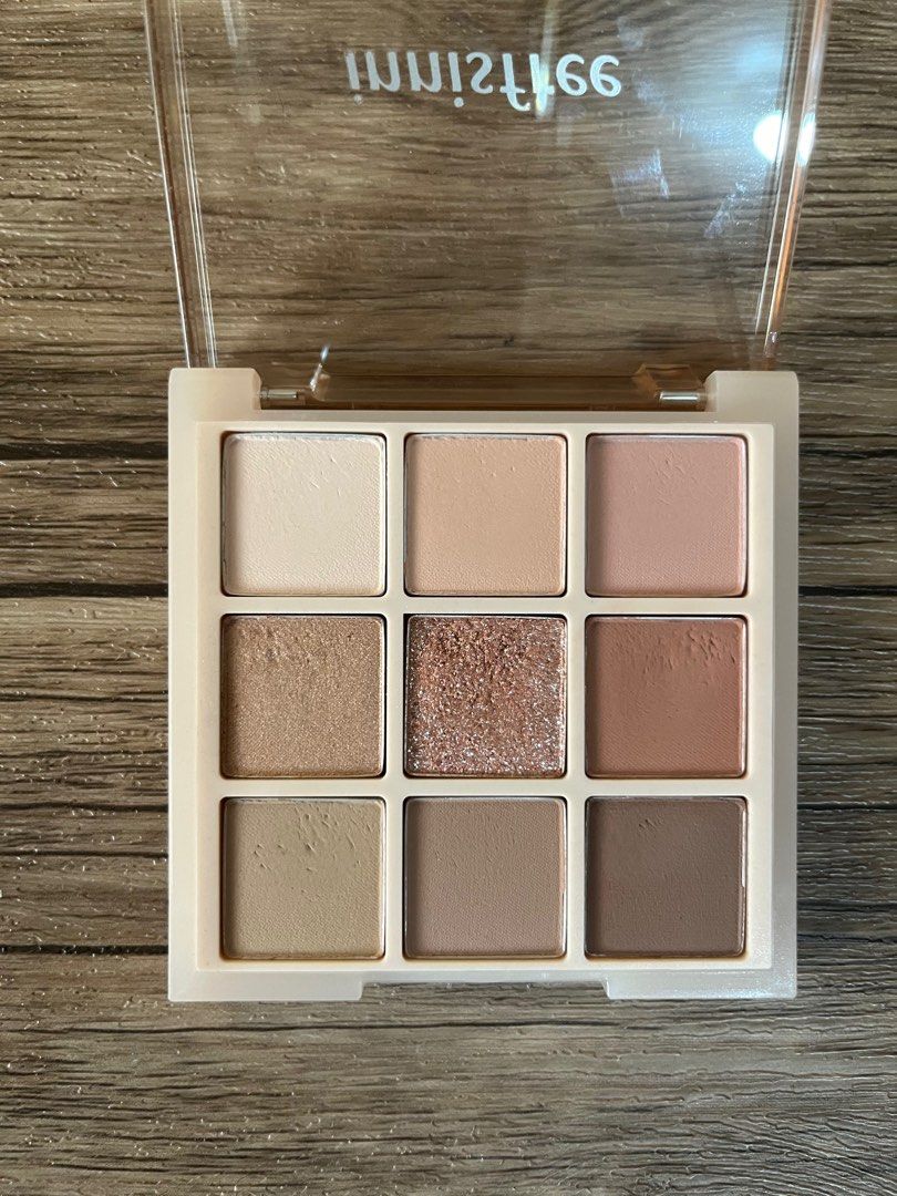 Innisfree eyeshadow palette, Beauty & Personal Care, Face, Makeup on