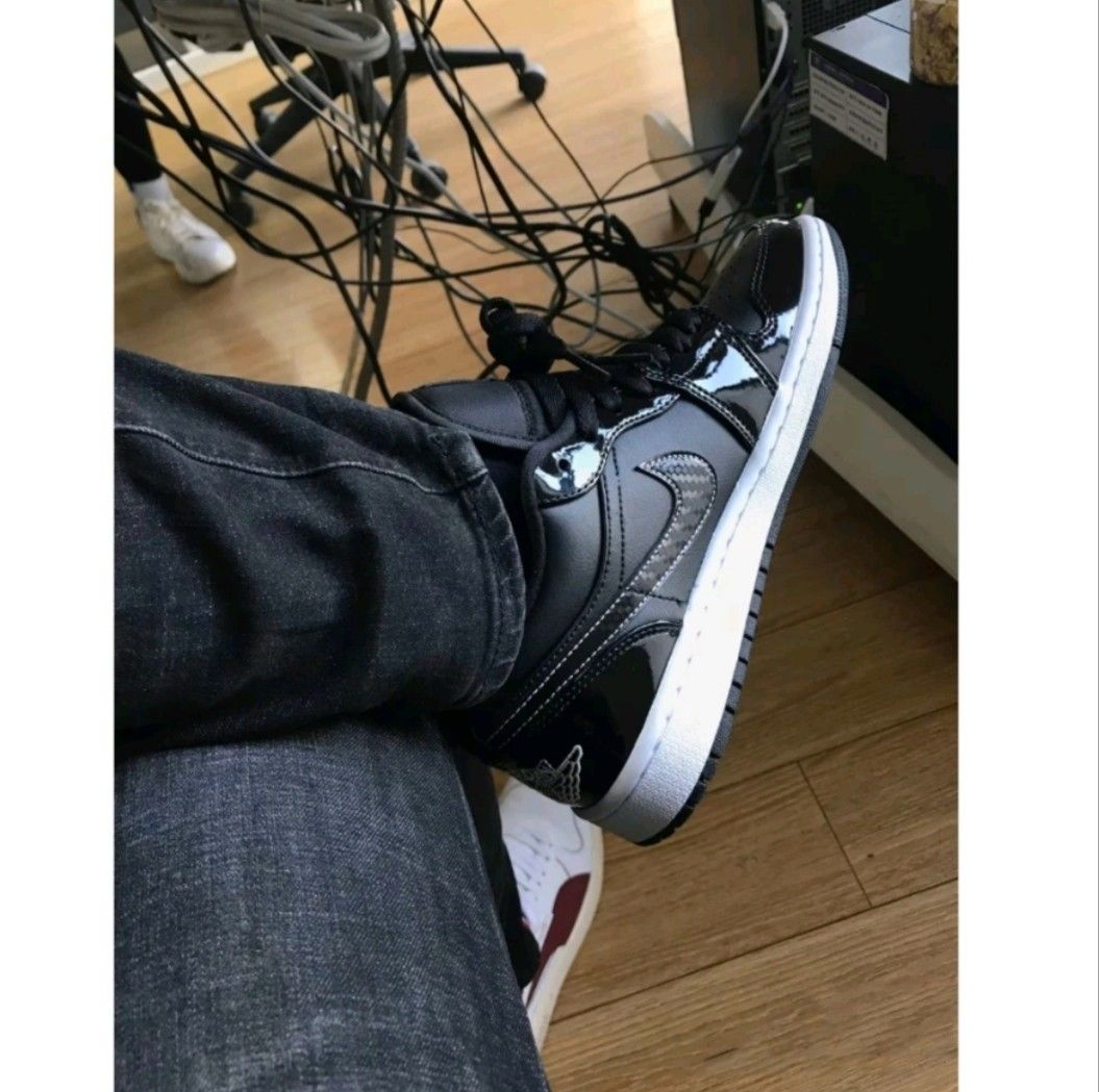 nike air jordan 1 low carbon fiber