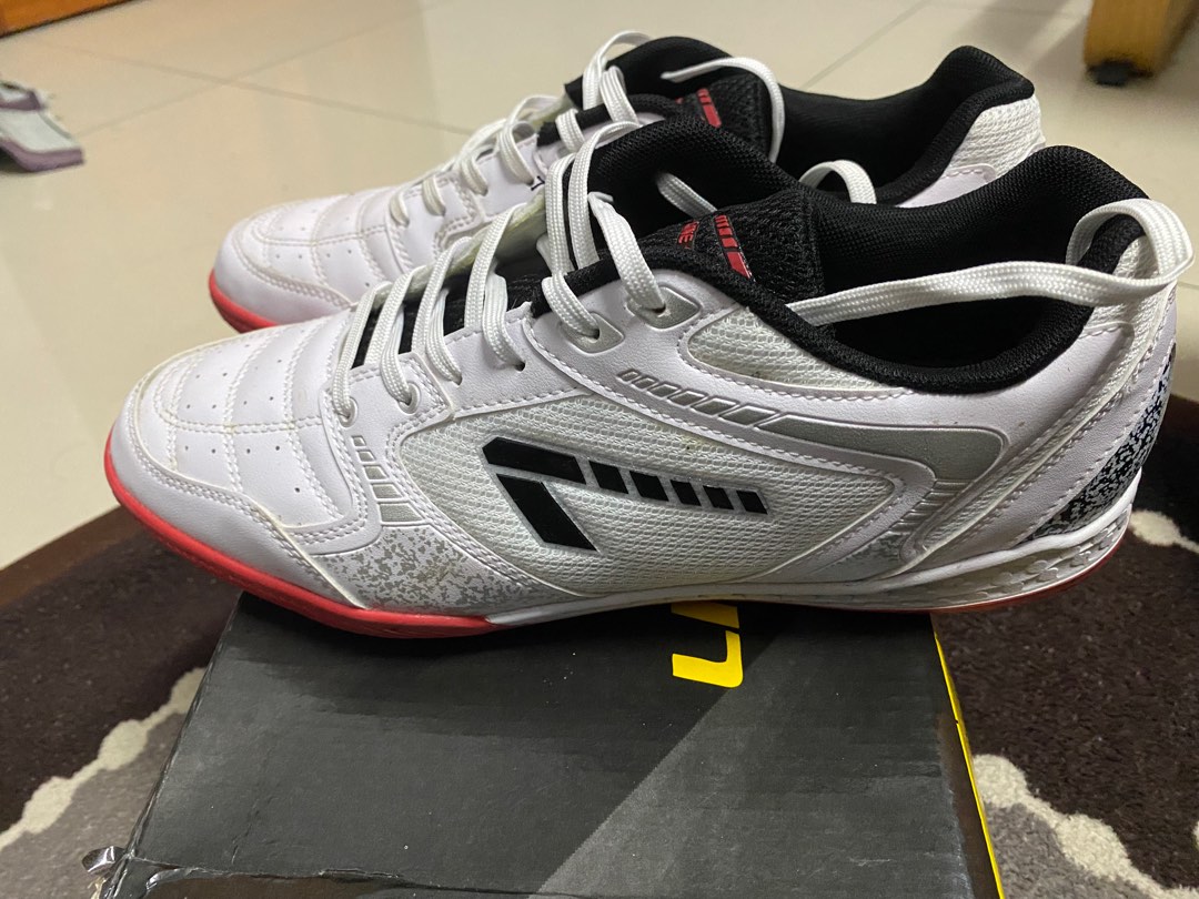 Kasut futsal clearance line 7