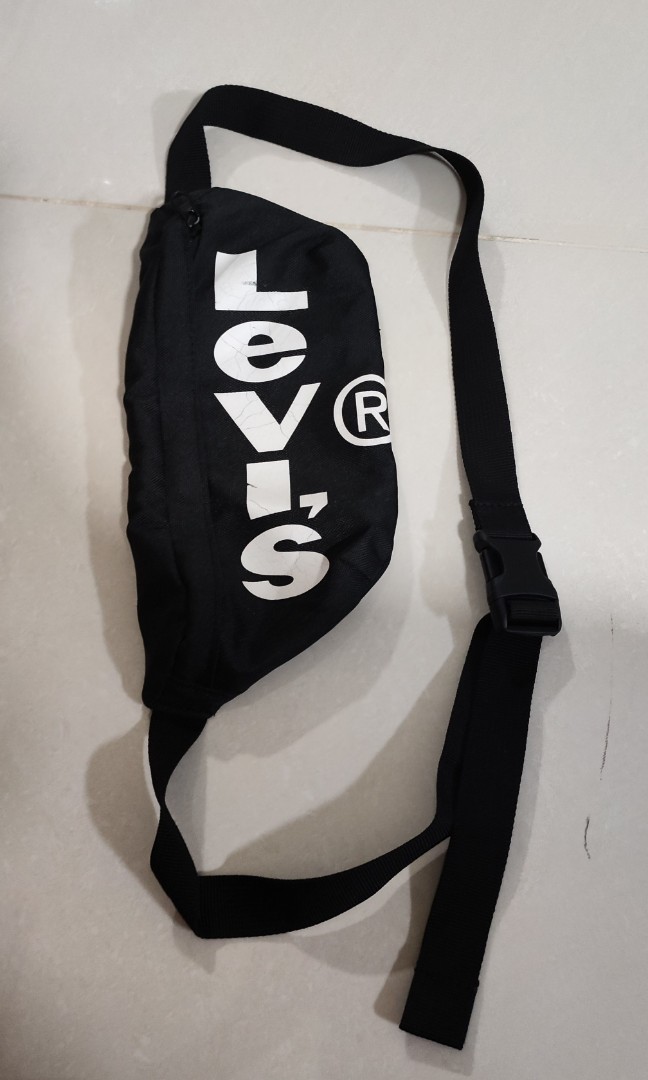 levis bumbag