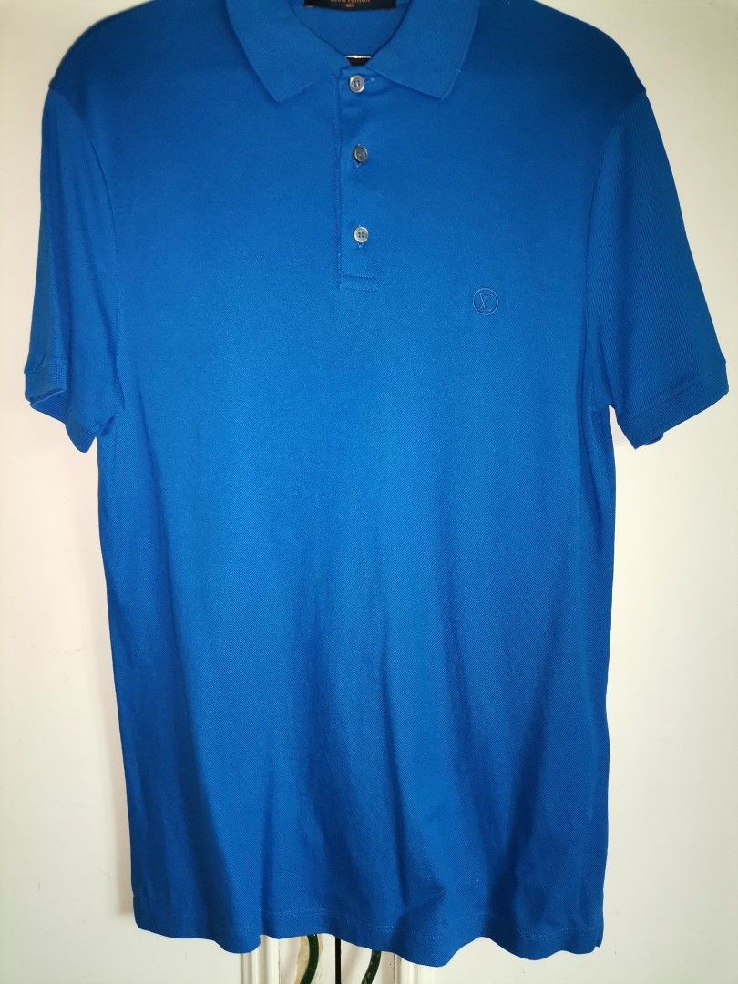 LOUIS VUITTON POLO SHIRTS (Category: Luxury Apparel) located in Pasay City. Submitted by airaonlineshops (Listing ID 1270091358, Image 2). Description: Good as new AUTHENTIC SIZE SMALL PREOWNED FOR MEN'S 20K SLIGHTLY NEGOTIABLE.