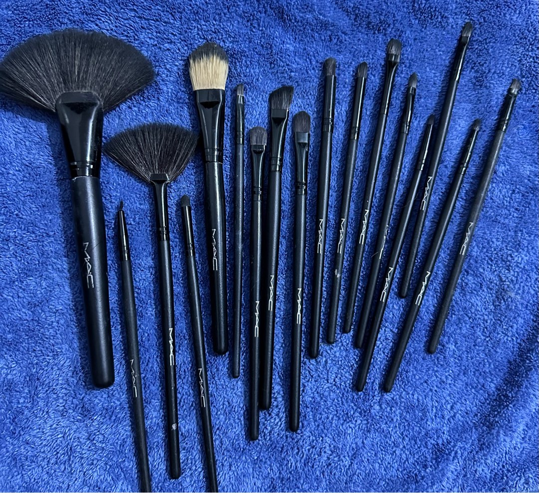 MAC brushes, Beauty & Personal Care, Face, Makeup on Carousell