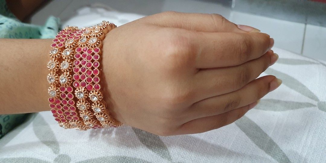 Metal bangles Women s Fashion Jewelry Organisers Bracelets on