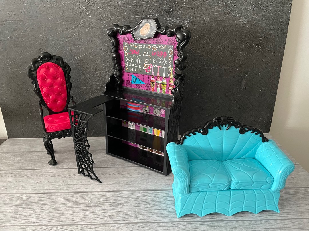 Monster High furniture, Hobbies & Toys, Toys & Games on Carousell