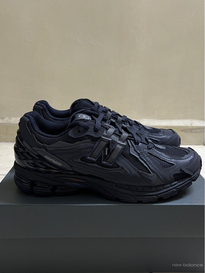 New balance black clearance 68
