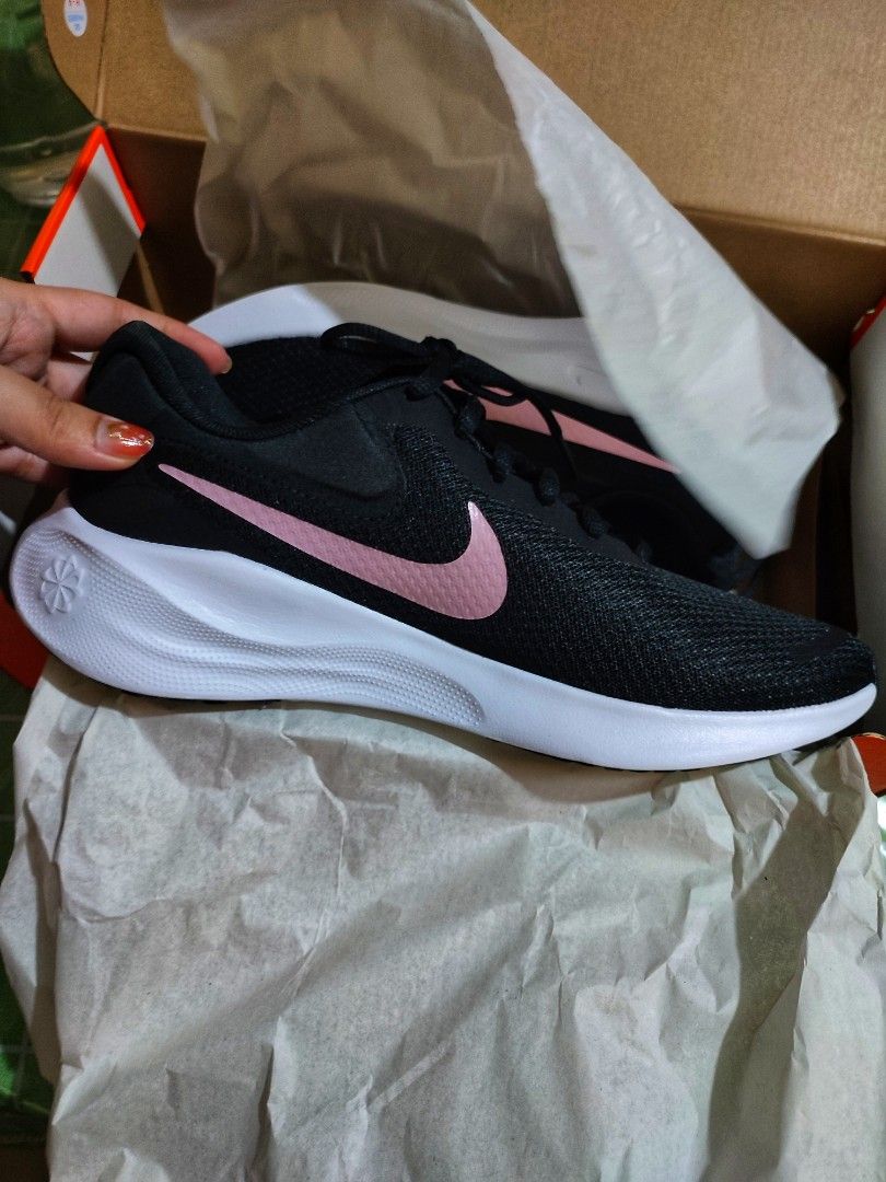 Nike Revolution 7 Size 9 Women s Fashion Footwear Sneakers on