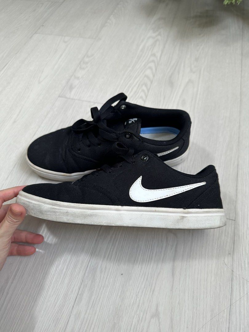 White nikes black check online