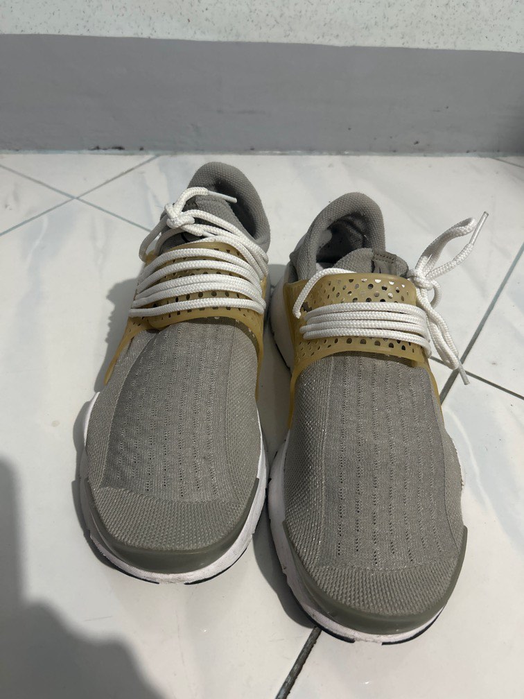 Nike sock dart with laces hot sale