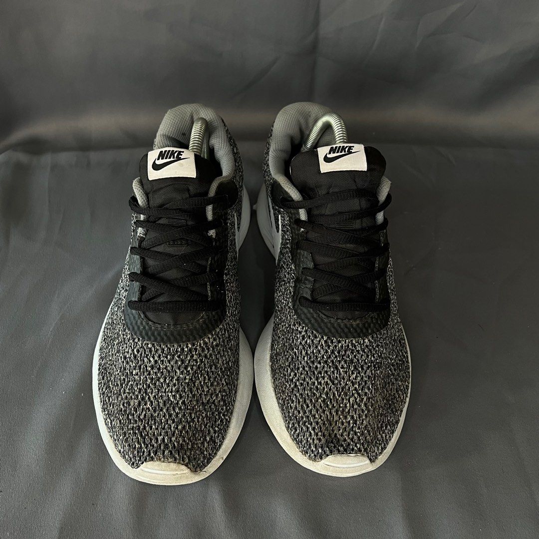 Nike tanjun hotsell se triple black