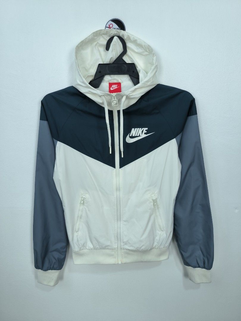 Nike windrunner xs top