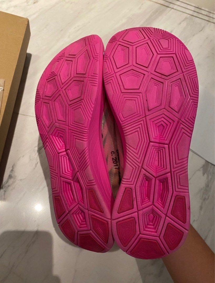 tulip off white zoom