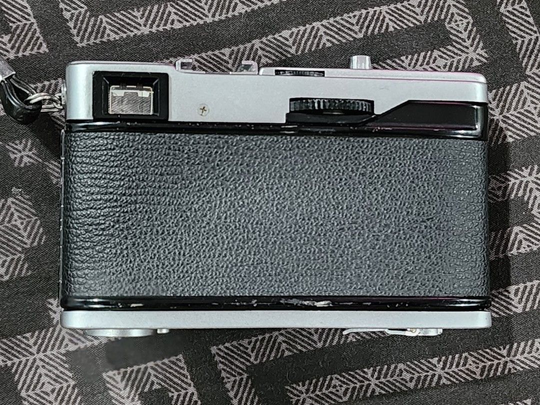 Olympus 35 EC (Category: Cameras) located in Quezon City. Submitted by kanjoshashinka (Listing ID 1270236960, Image 2). Description: For Sale: Olympus 35 EC -Good working condition -Tested dummy film roll -recently CLA'd by @Mike Coloma Issue: May gasgas sa lens Price: 4500 QC Area.