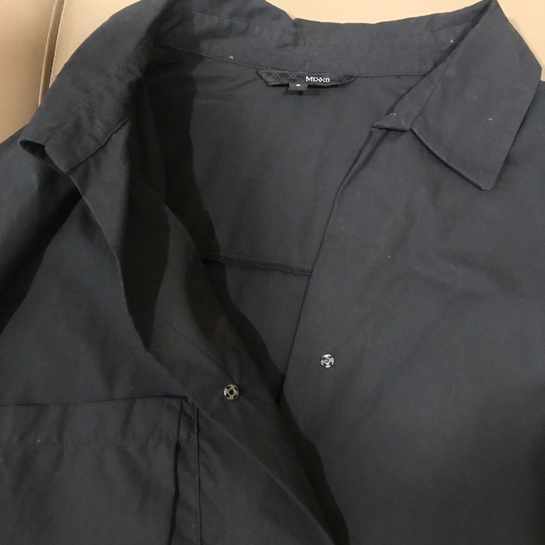 Oversize blouse (Category: Blouses) located in Bentong. Submitted by liuyeelee (Listing ID 1265156708, Image 3). Description: Oversize blouse.