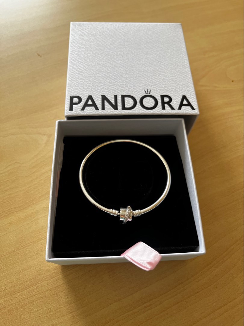 Pandora Moments Sparkling Shooting Star Clasp Bangle Bracelet, Fesyen Wanita, Perhiasan di Carousell Pandora Moments Sparkling Shooting Star Clasp Bangle Bracelet, Fesyen Wanita, Perhiasan di Carousell