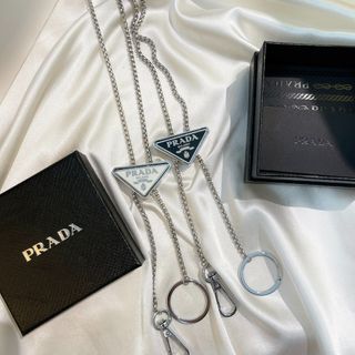 義大利著名時尚奢侈品牌PRADA普拉達三角標項鍊式鑰匙扣 代購服務